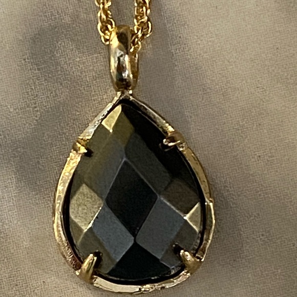 Kendra Scott Jewelry - 🖤Kendra Scott | gold necklace with black pendant | EUC